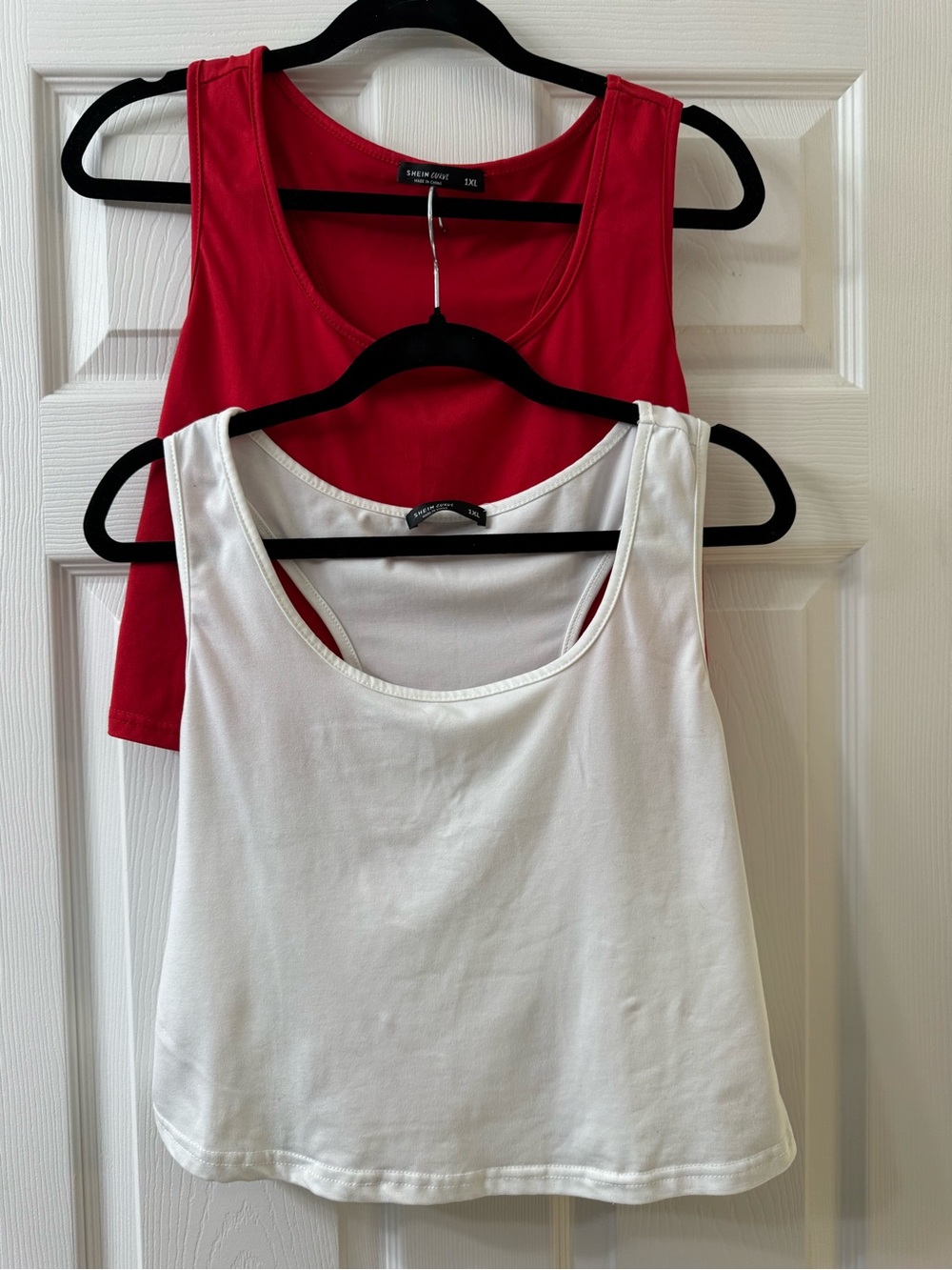 Set Red & White Scoop Neck Crop Tank Tops